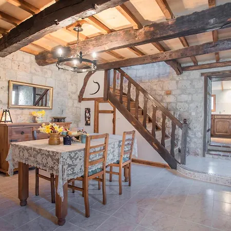 La Tour Casa de Férias *