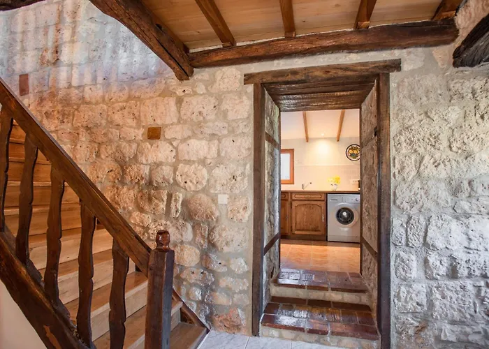 La Tour Dom wakacyjny Roquecor